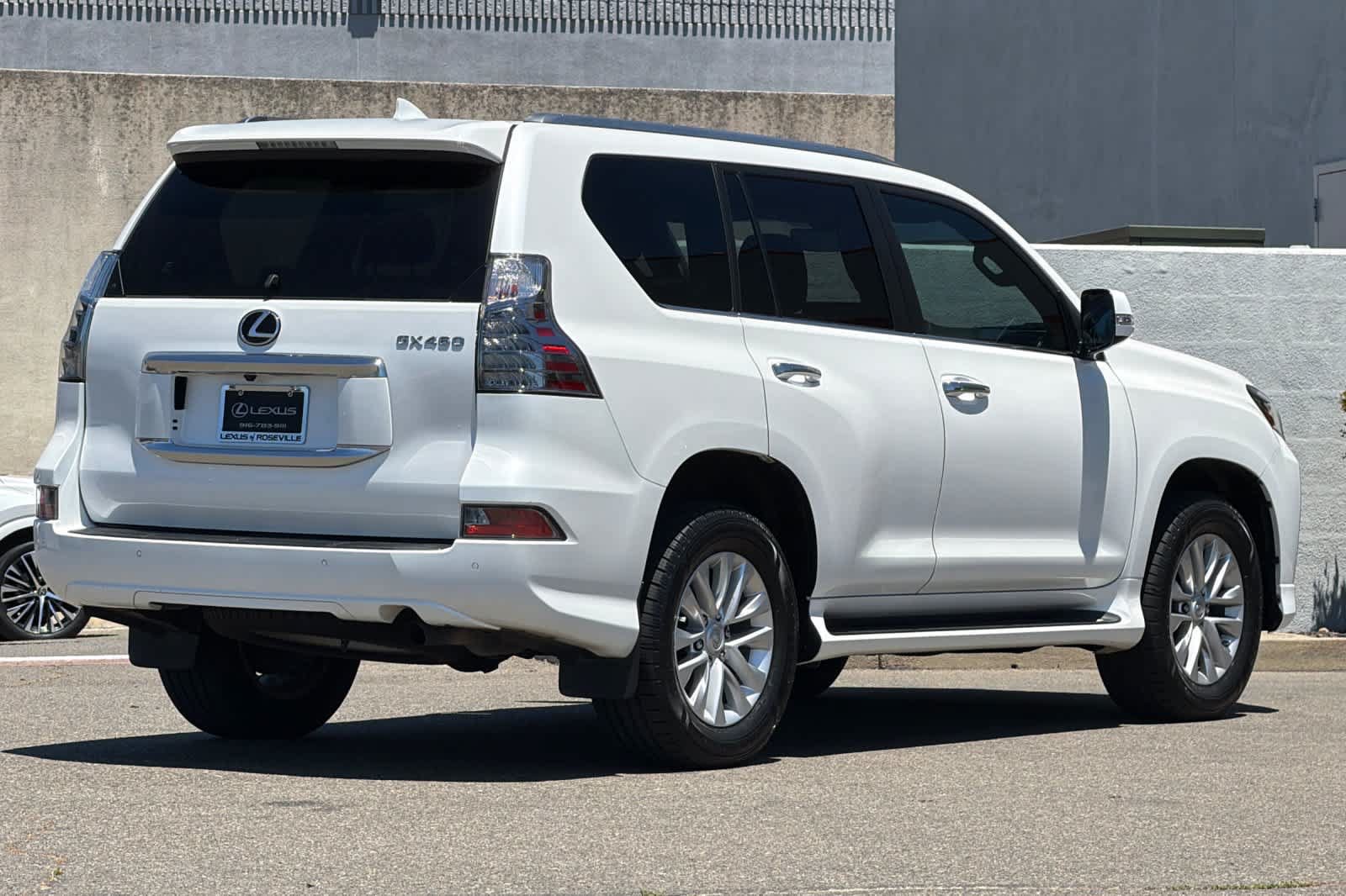 Used 2022 Lexus GX 460 Premium w/ Premium Package AWD/4WD image 2