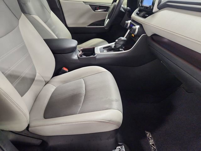 Used 2019 Toyota RAV4 Limited w/ Cold Weather Package FWD image 28