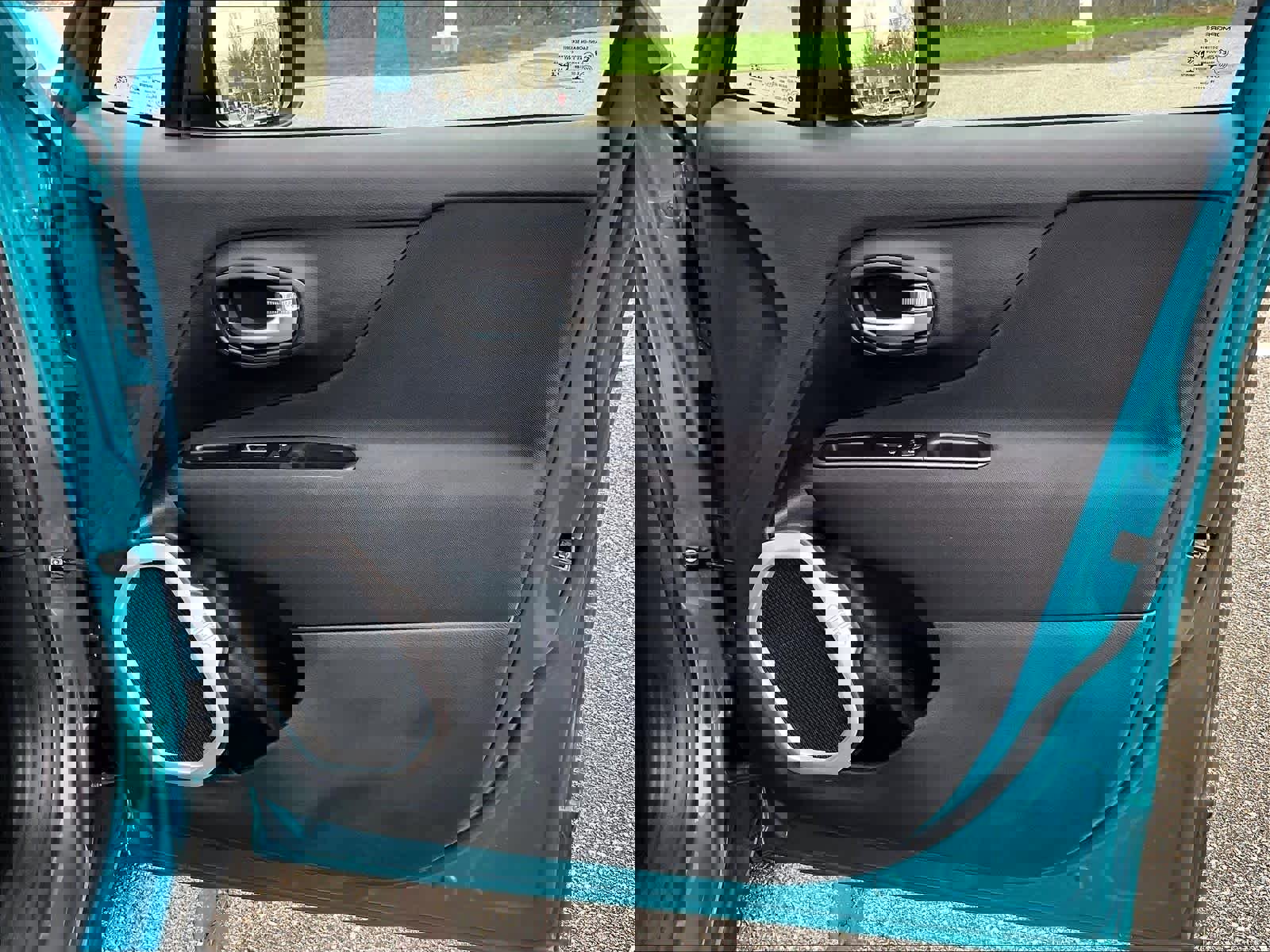 Used 2020 Jeep Renegade Latitude w/ Cold Weather Group AWD/4WD image 12