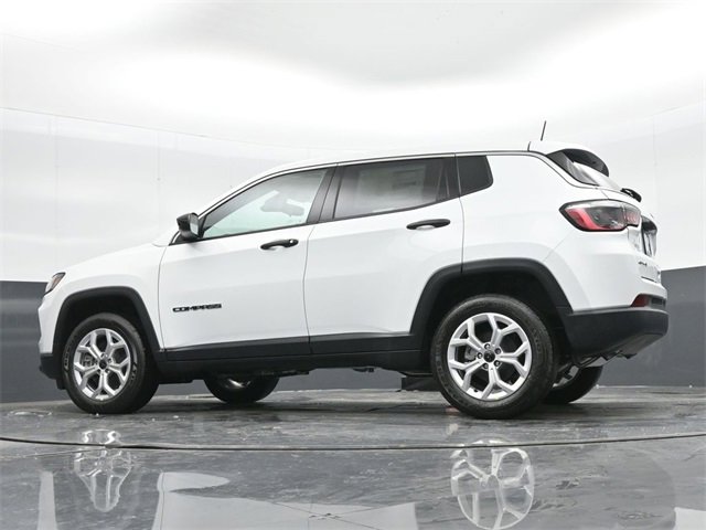 Used 2025 Jeep Compass Sport image 32