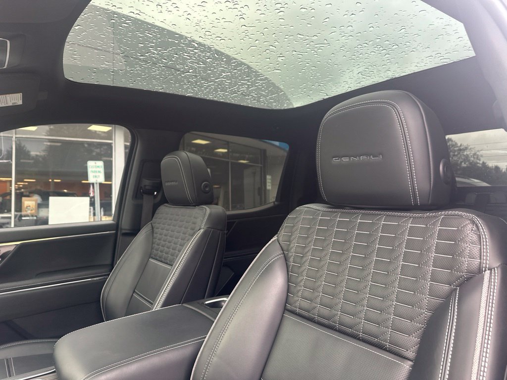 Used 2024 GMC Sierra EV Denali AWD/4WD image 12