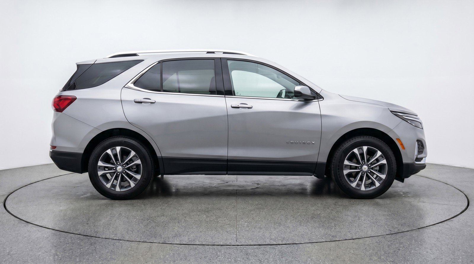 Used 2025 Chevrolet Equinox LT FWD image 11