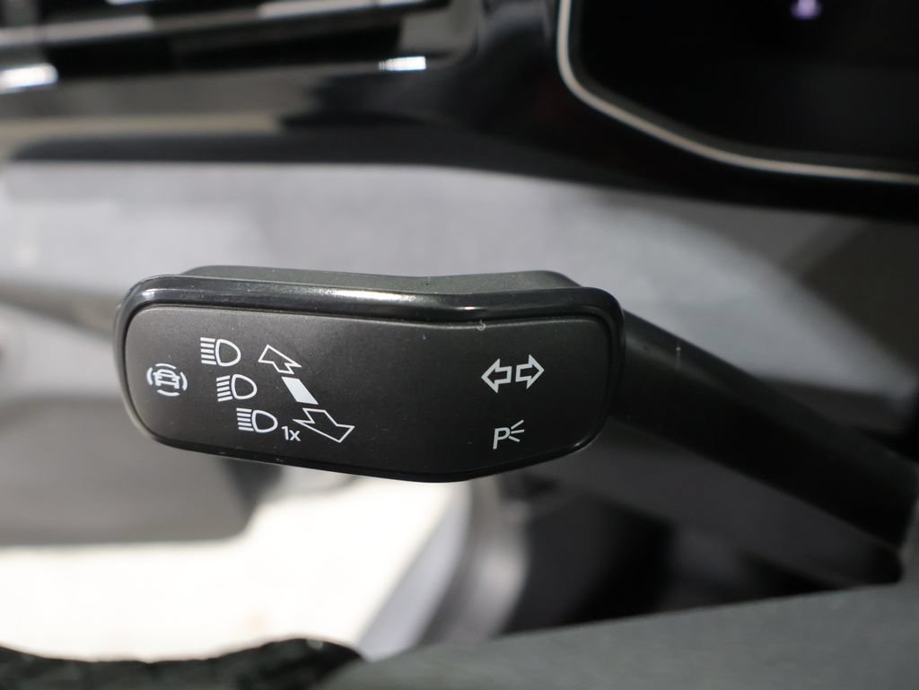 Used 2025 Volkswagen Jetta SE FWD image 39
