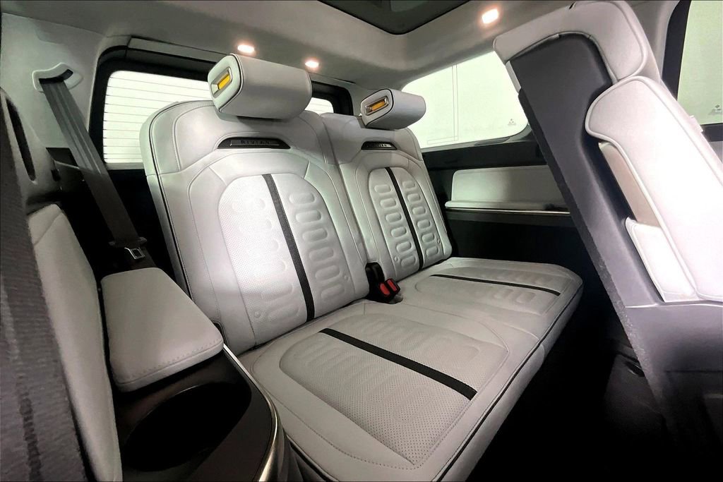 Used 2023 Rivian R1S Adventure AWD/4WD image 28