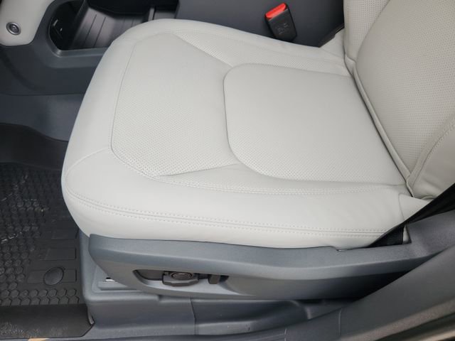 New 2026 Land Rover Defender 110 X-Dynamic SE AWD/4WD image 17