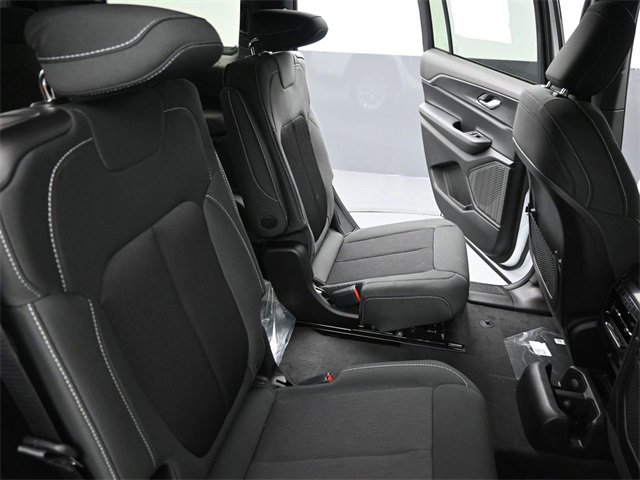 New 2025 Jeep Grand Cherokee L Laredo image 21