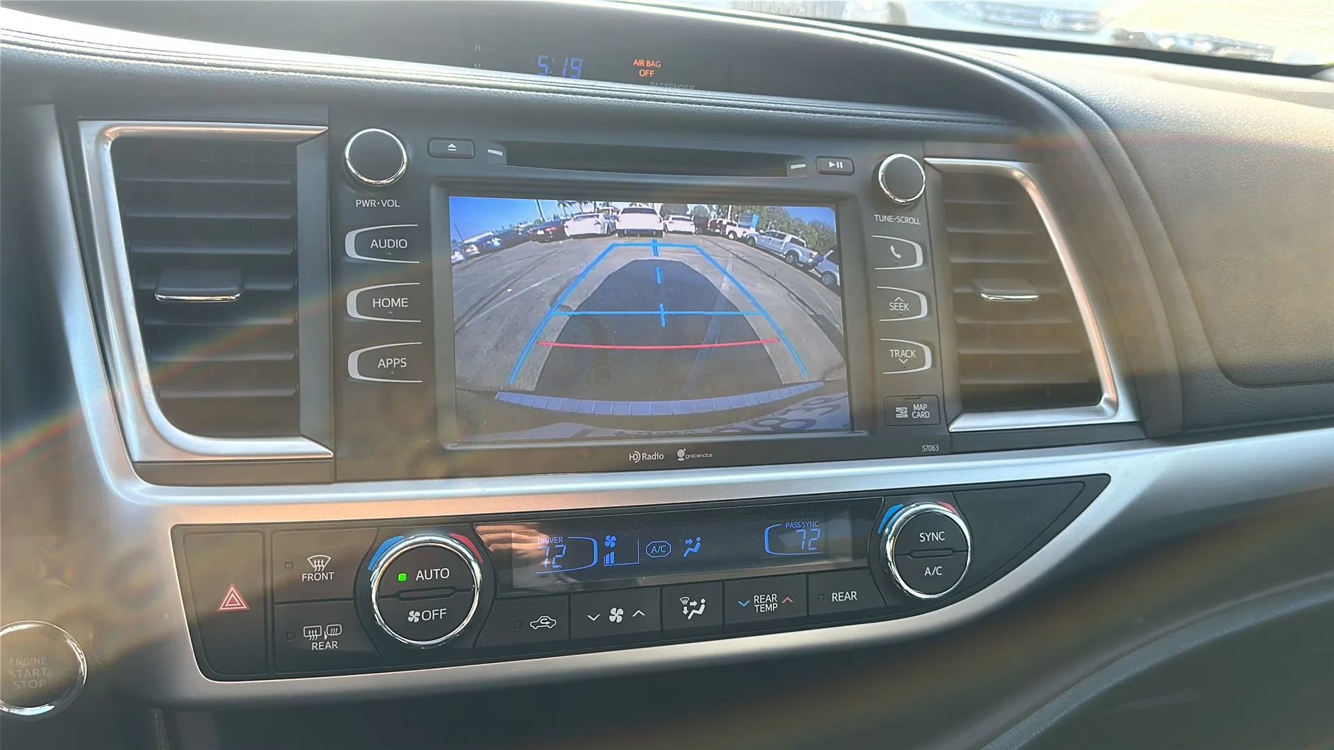 Used 2014 Toyota Highlander XLE image 19