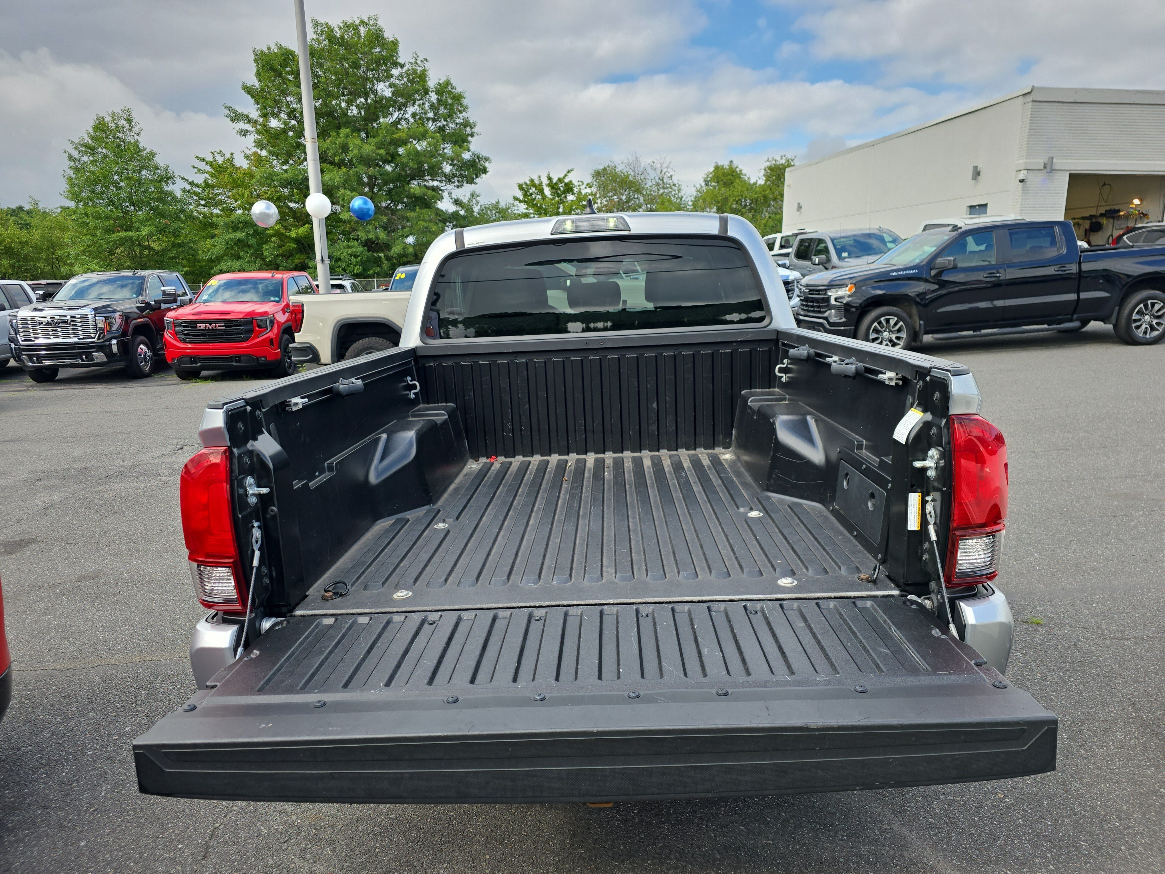 Used 2022 Toyota Tacoma SR AWD/4WD image 5