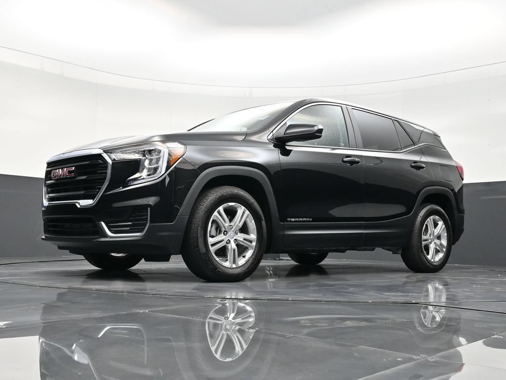 Used 2024 GMC Terrain SLE w/ Driver Convenience Package FWD image 17