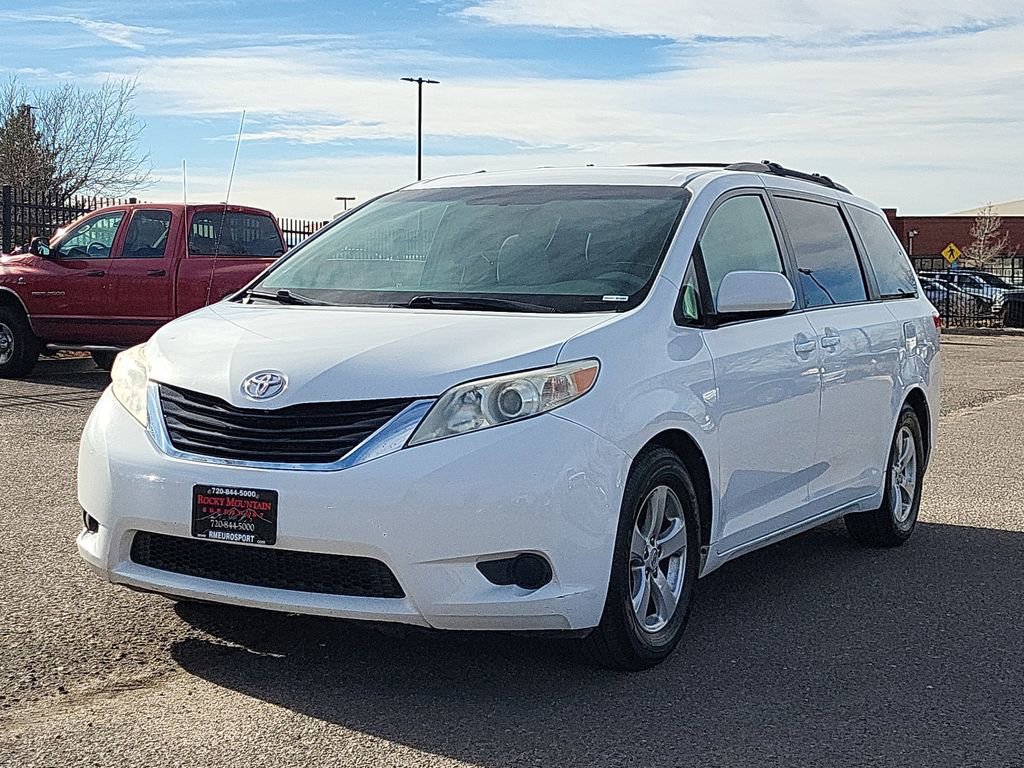 Used 2012 Toyota Sienna LE w/ Towing Pkg image 8