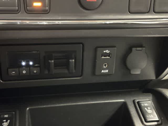 Used 2016 Nissan Titan SL AWD/4WD image 26