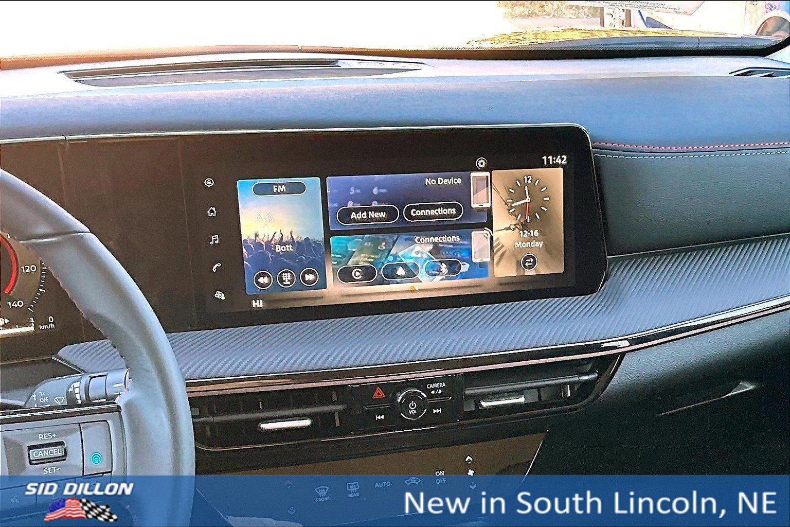 New 2025 Nissan Kicks SR image 7