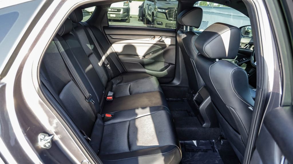 Used 2018 Honda Accord Sport image 19
