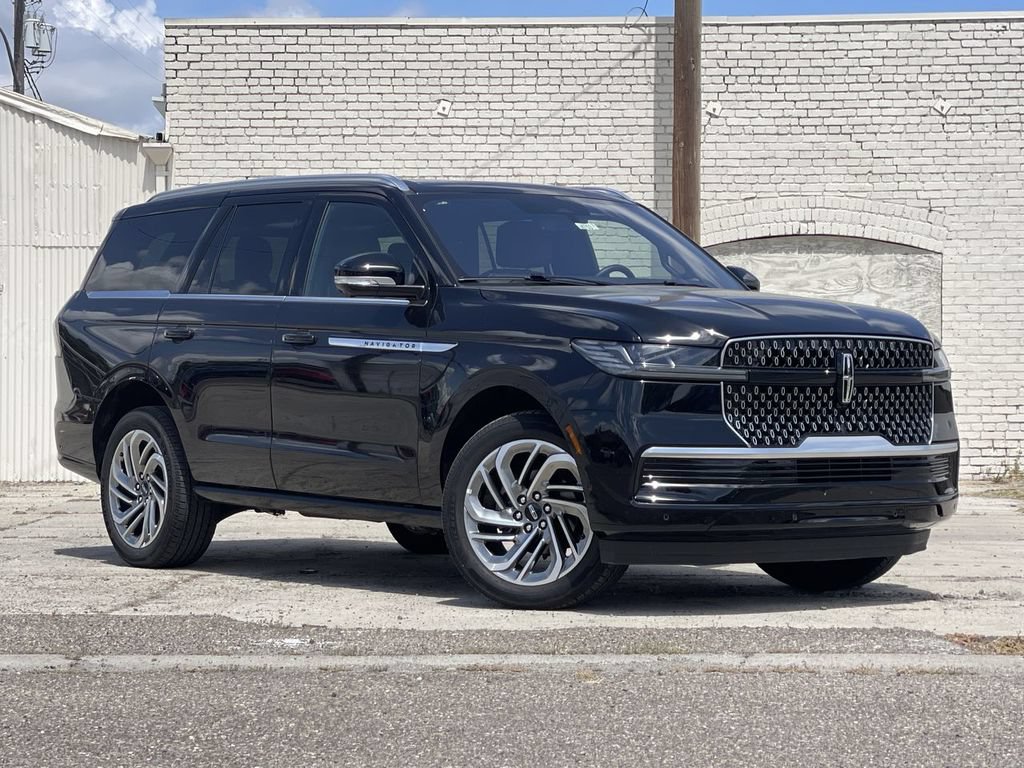 Used 2025 Lincoln Navigator Reserve AWD/4WD image 1