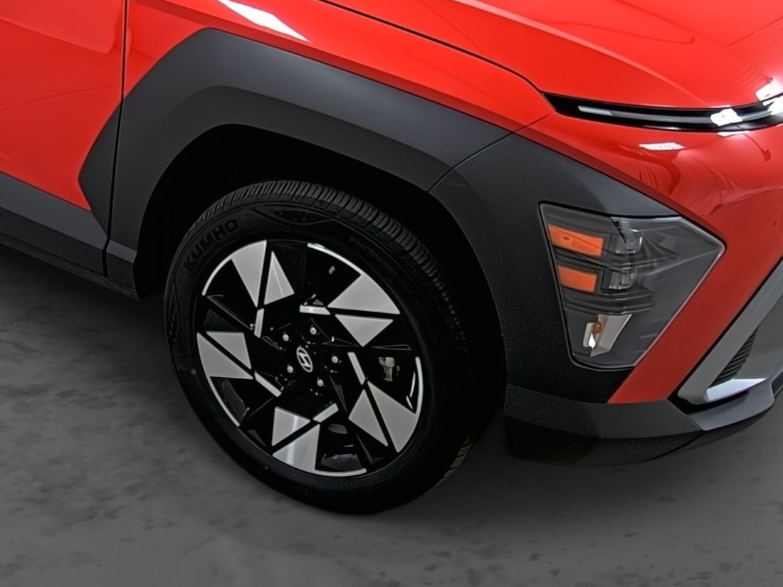 Used 2025 Hyundai Kona SEL AWD/4WD image 14