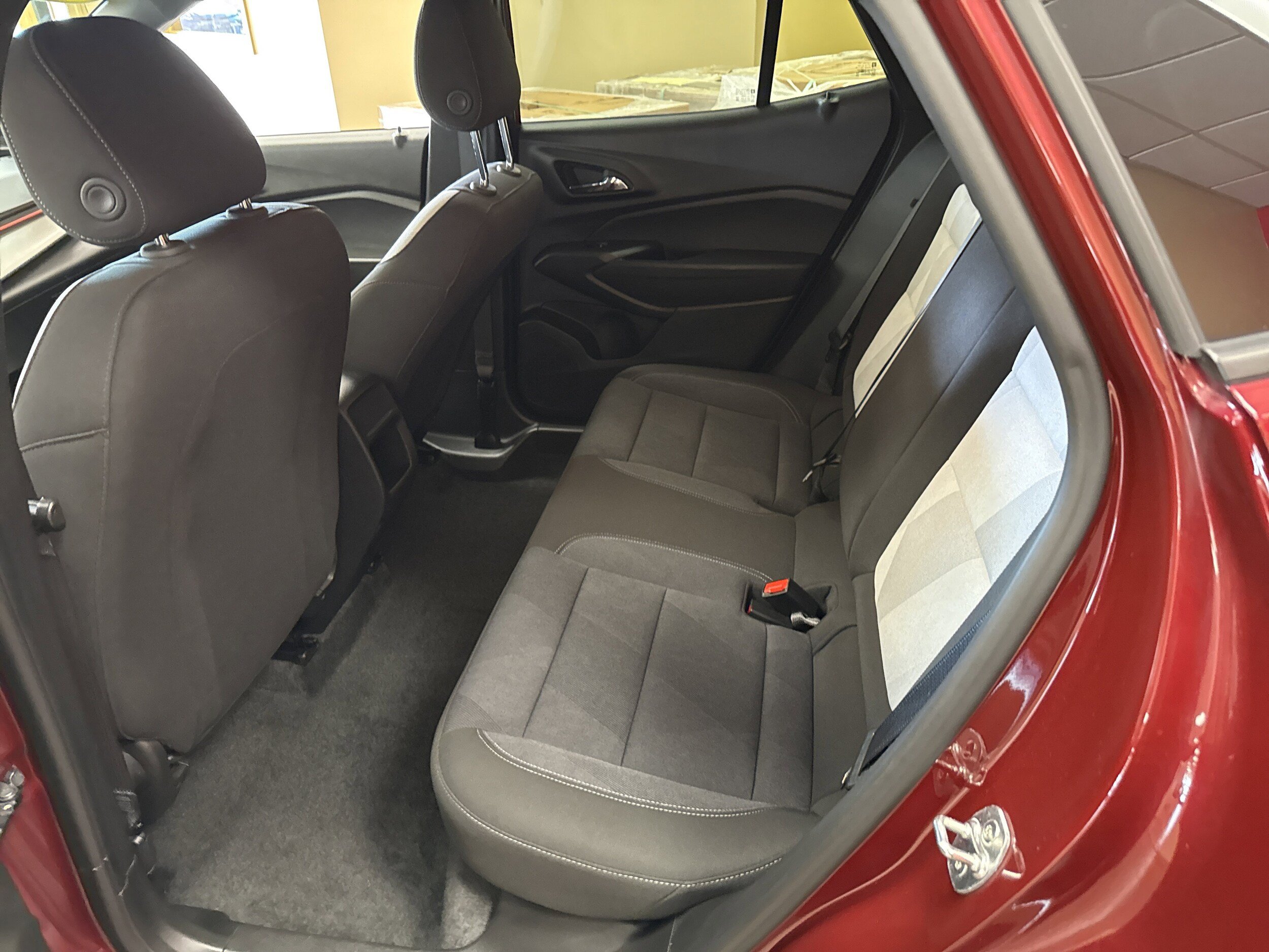Used 2024 Chevrolet Trax RS FWD image 25