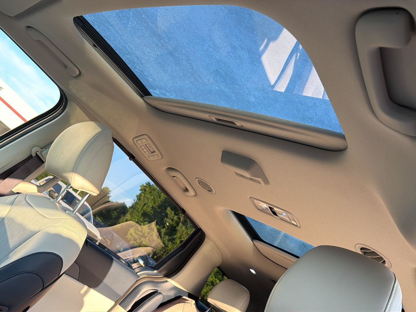 Used 2025 Kia Carnival SX FWD image 30