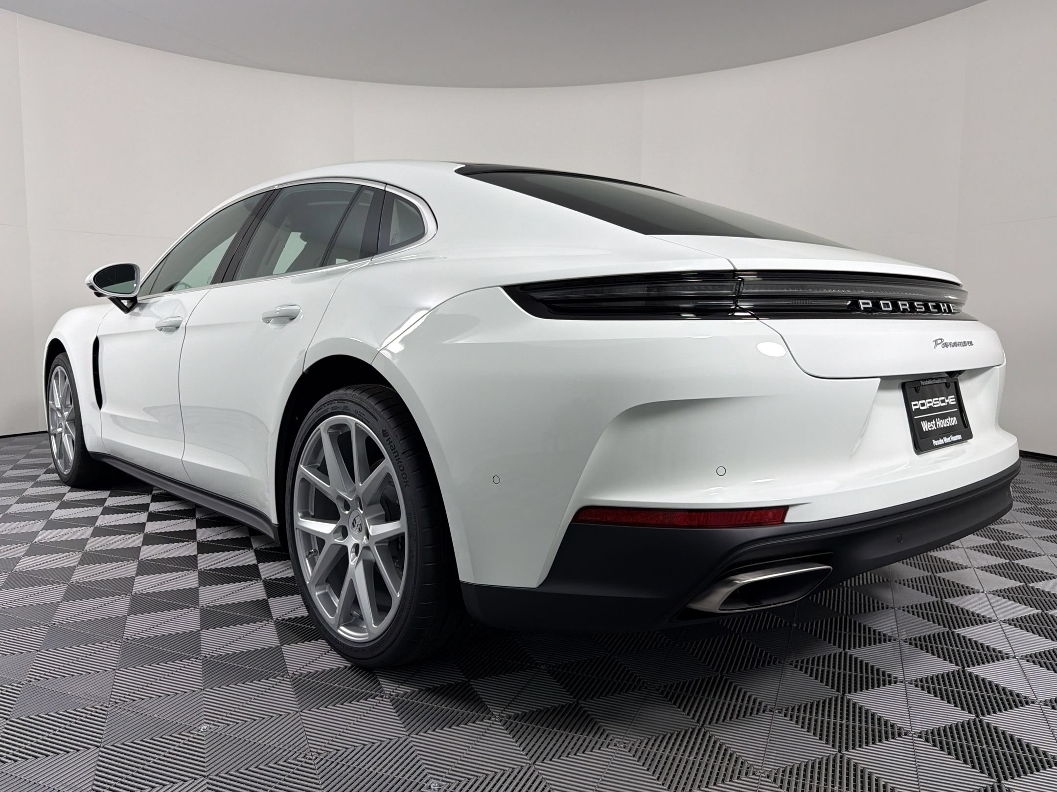 New 2026 Porsche Panamera image 3