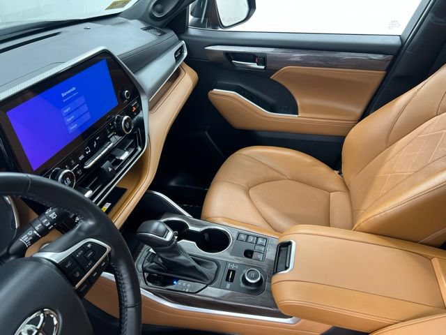 Used 2024 Toyota Highlander Platinum AWD/4WD image 24