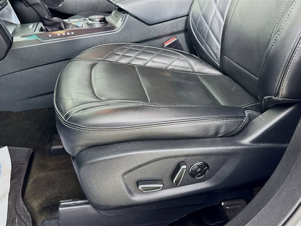 Used 2016 Ford Explorer Platinum image 23