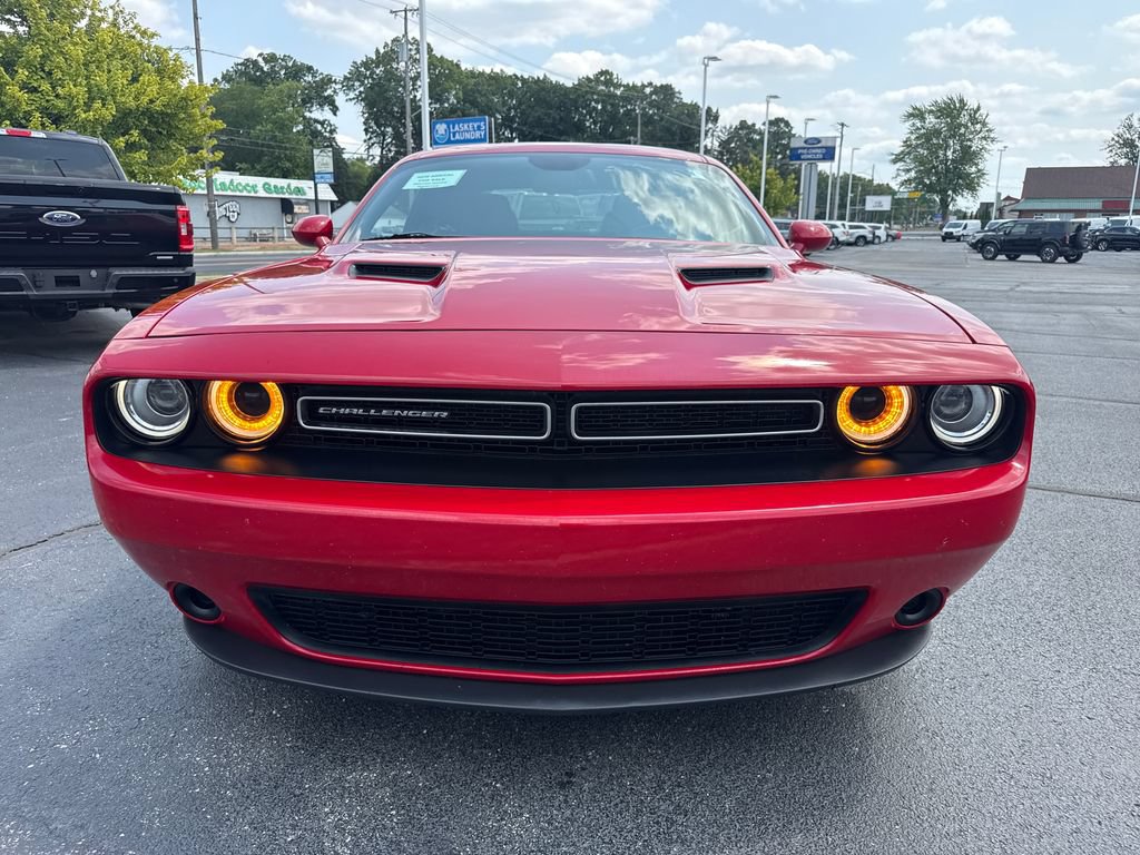 Used 2016 Dodge Challenger SXT RWD image 3