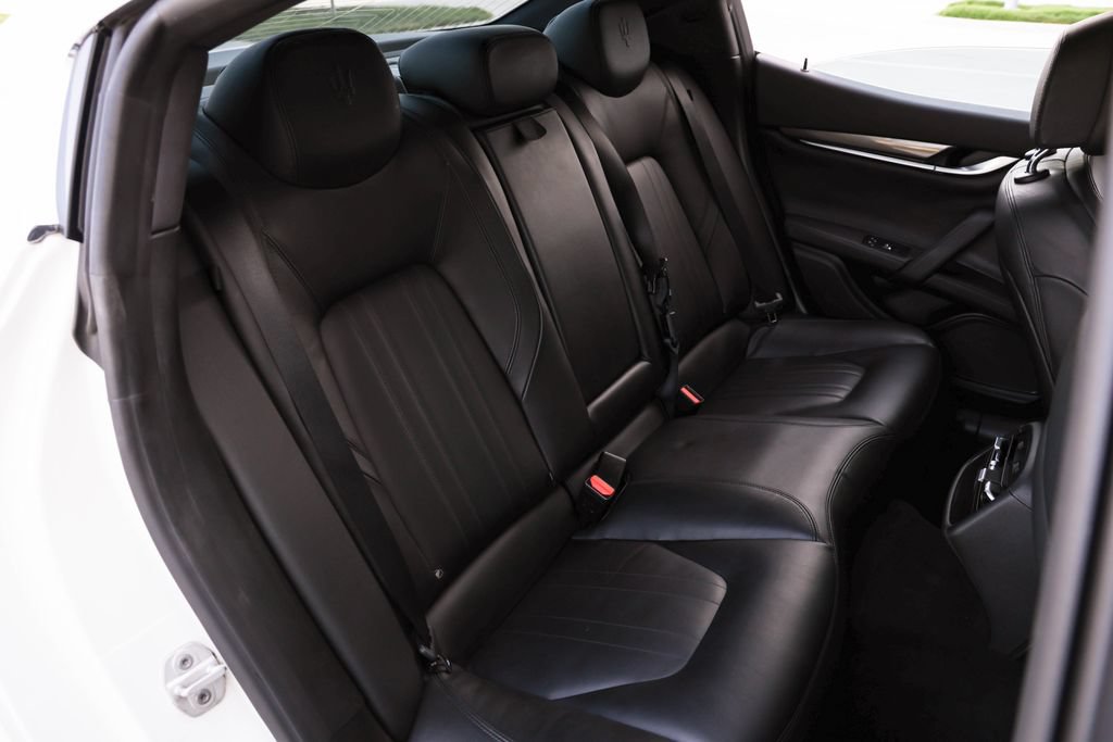 Used 2015 Maserati Ghibli RWD image 28