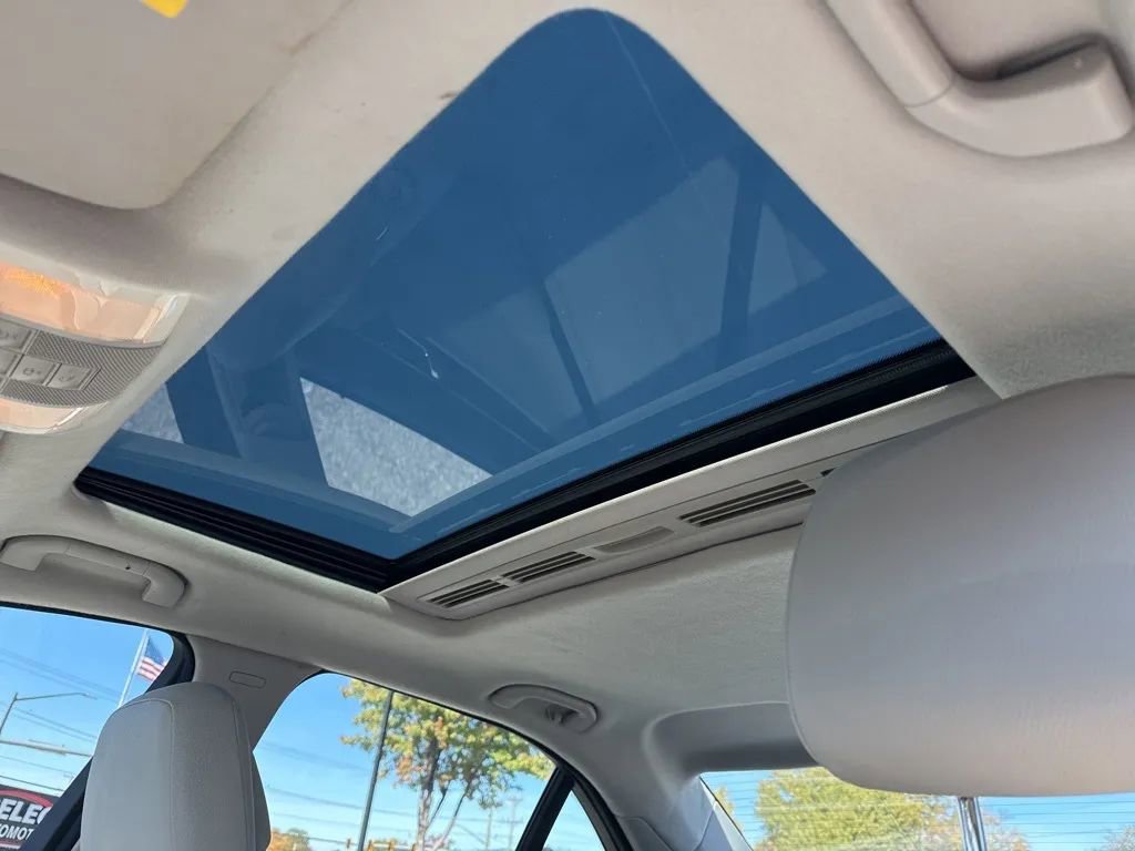 Used 2010 Mercedes-Benz C 300 C 300 Sport Sedan 4D image 8