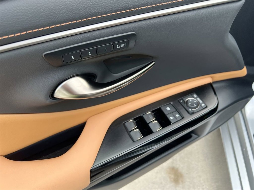 Certified 2024 Lexus ES 350 Luxury image 11