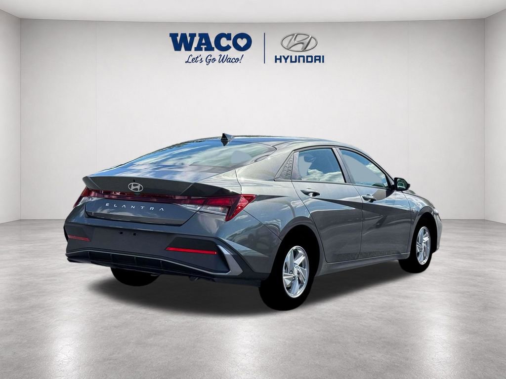 Used 2026 Hyundai Elantra SE FWD image 9