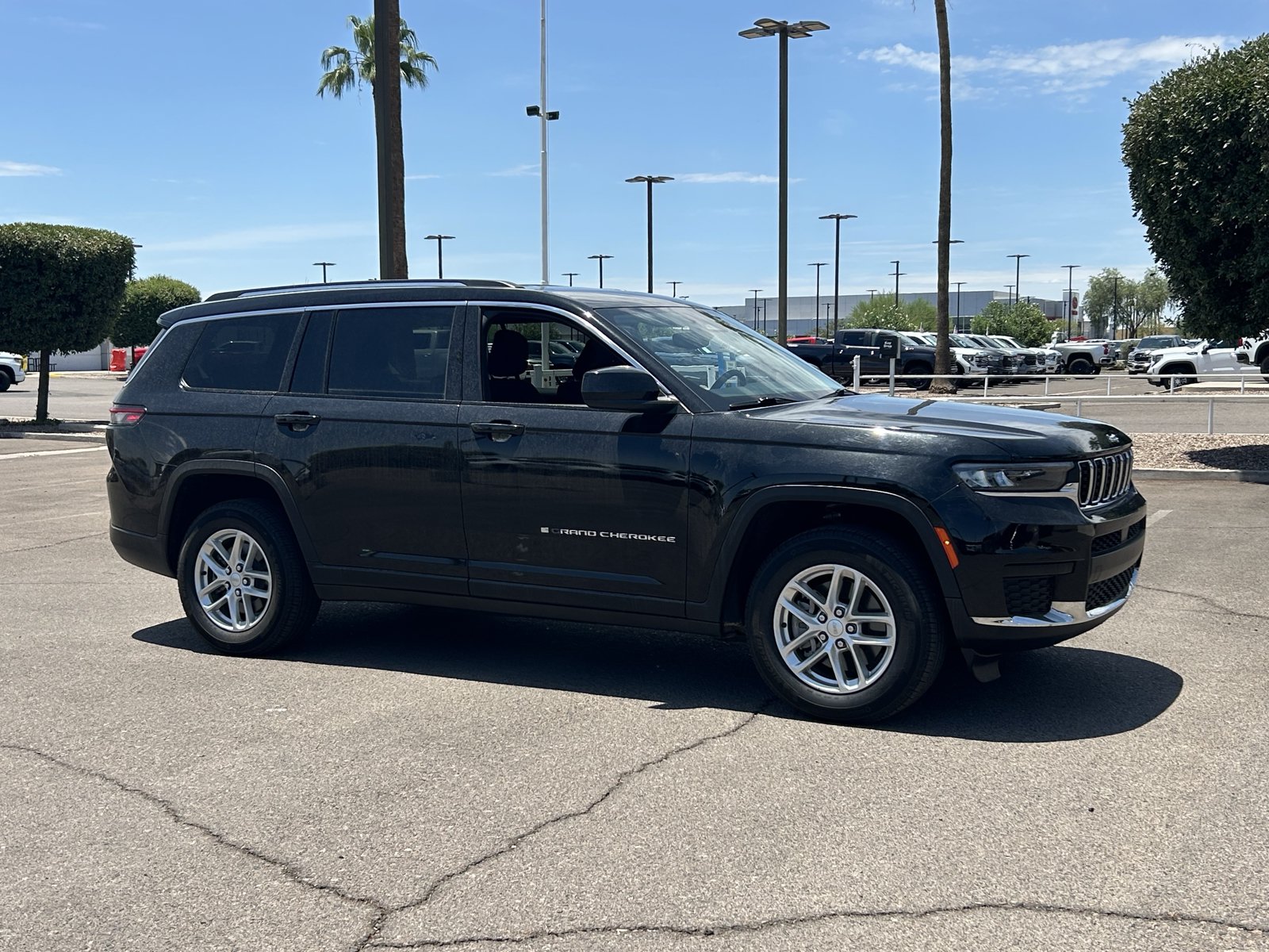Used 2023 Jeep Grand Cherokee L Laredo RWD image 7