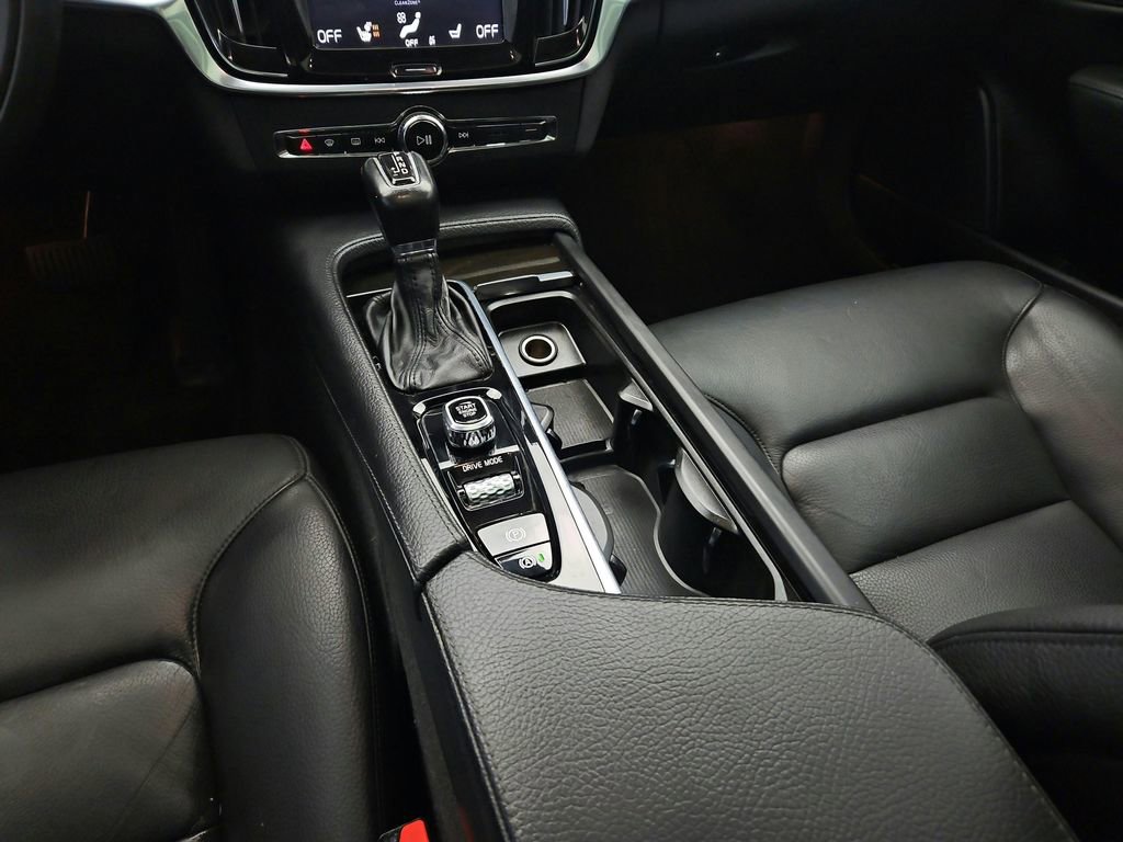 Used 2018 Volvo S90 T6 Momentum w/ Convenience Package image 18