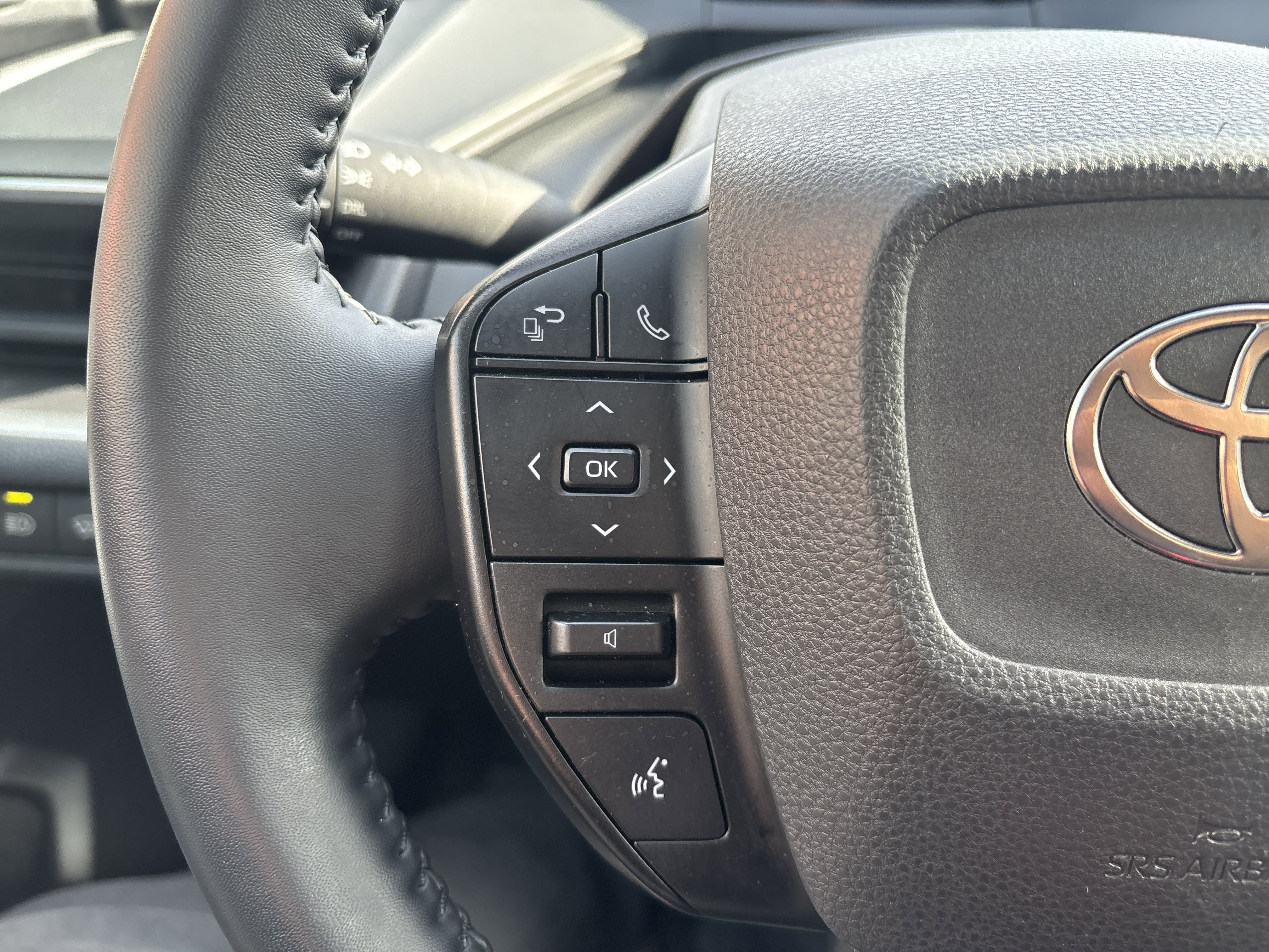 Used 2025 Toyota Prius LE image 19