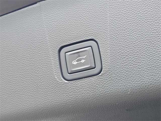 Used 2023 Chevrolet Traverse LT w/ LPO, Floor Liner Package image 30