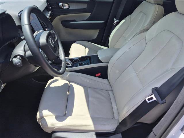 Used 2023 Volvo XC40 B5 Plus w/ Driver Assist Package AWD/4WD image 16