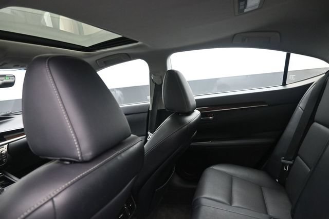 Used 2016 Lexus ES 350 w/ Premium Package w/Wood Trim FWD image 20