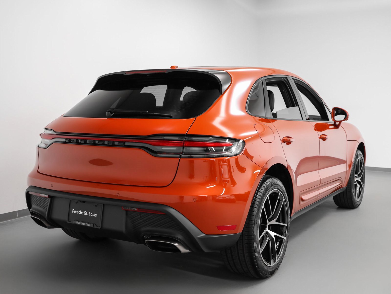 Certified 2025 Porsche Macan image 12