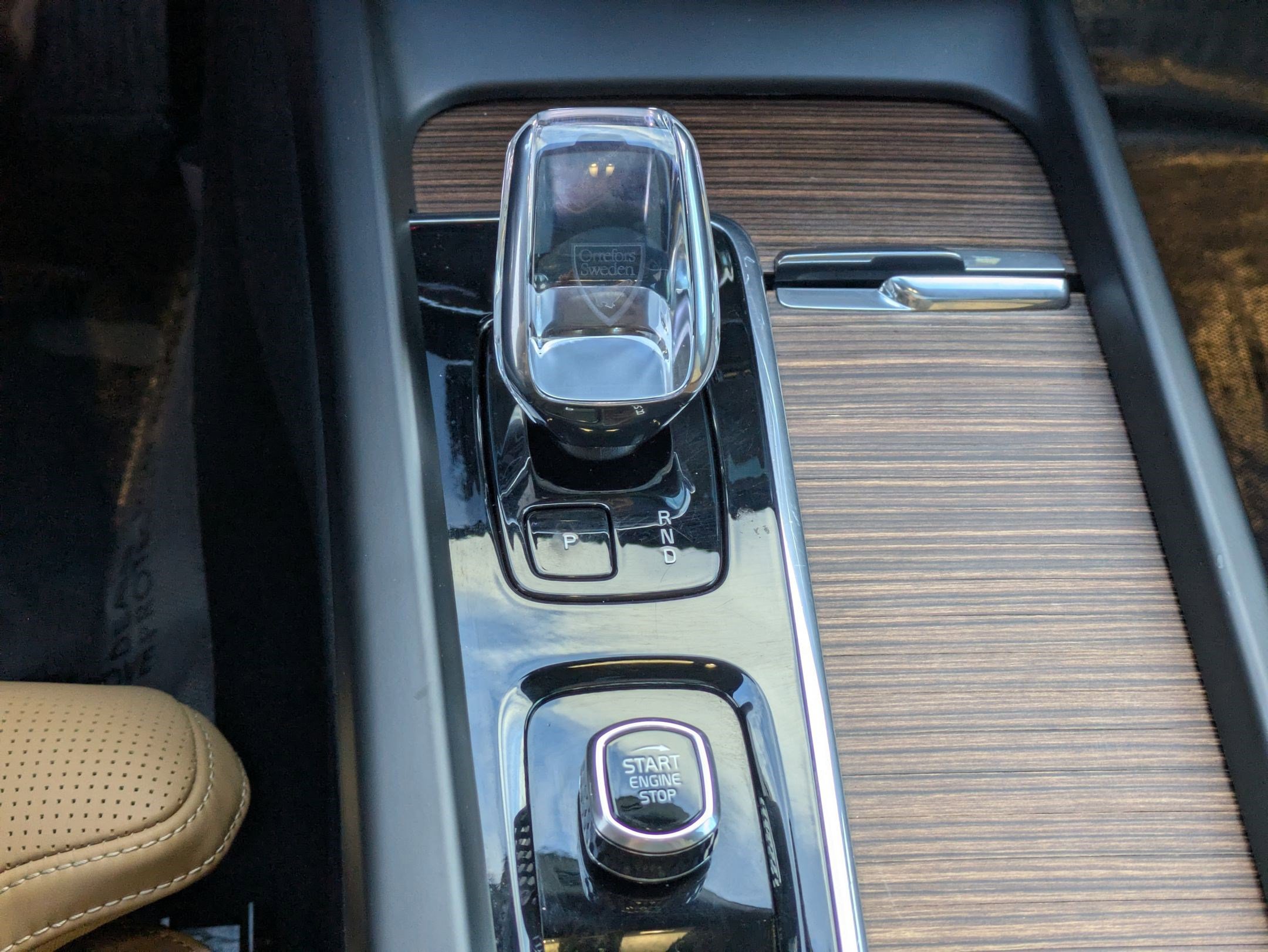 Certified 2023 Volvo XC60 B6 Ultimate w/ Protection Package Premier image 24