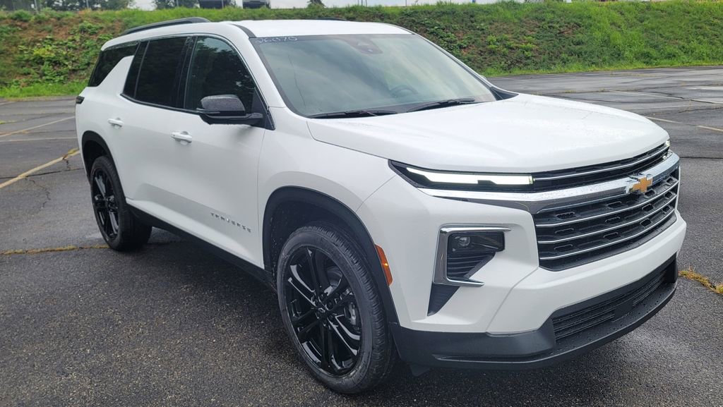 New 2026 Chevrolet Traverse LT w/ Driver Confidence Package image 2