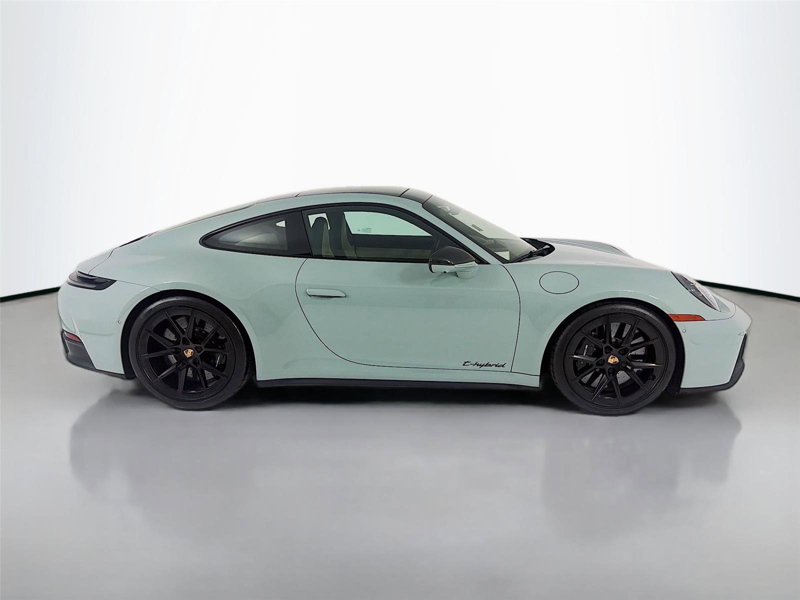 Certified 2025 Porsche 911 Carrera 4 GTS image 22