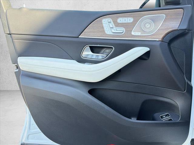 Used 2025 Mercedes-Benz GLE 450e 4MATIC image 10