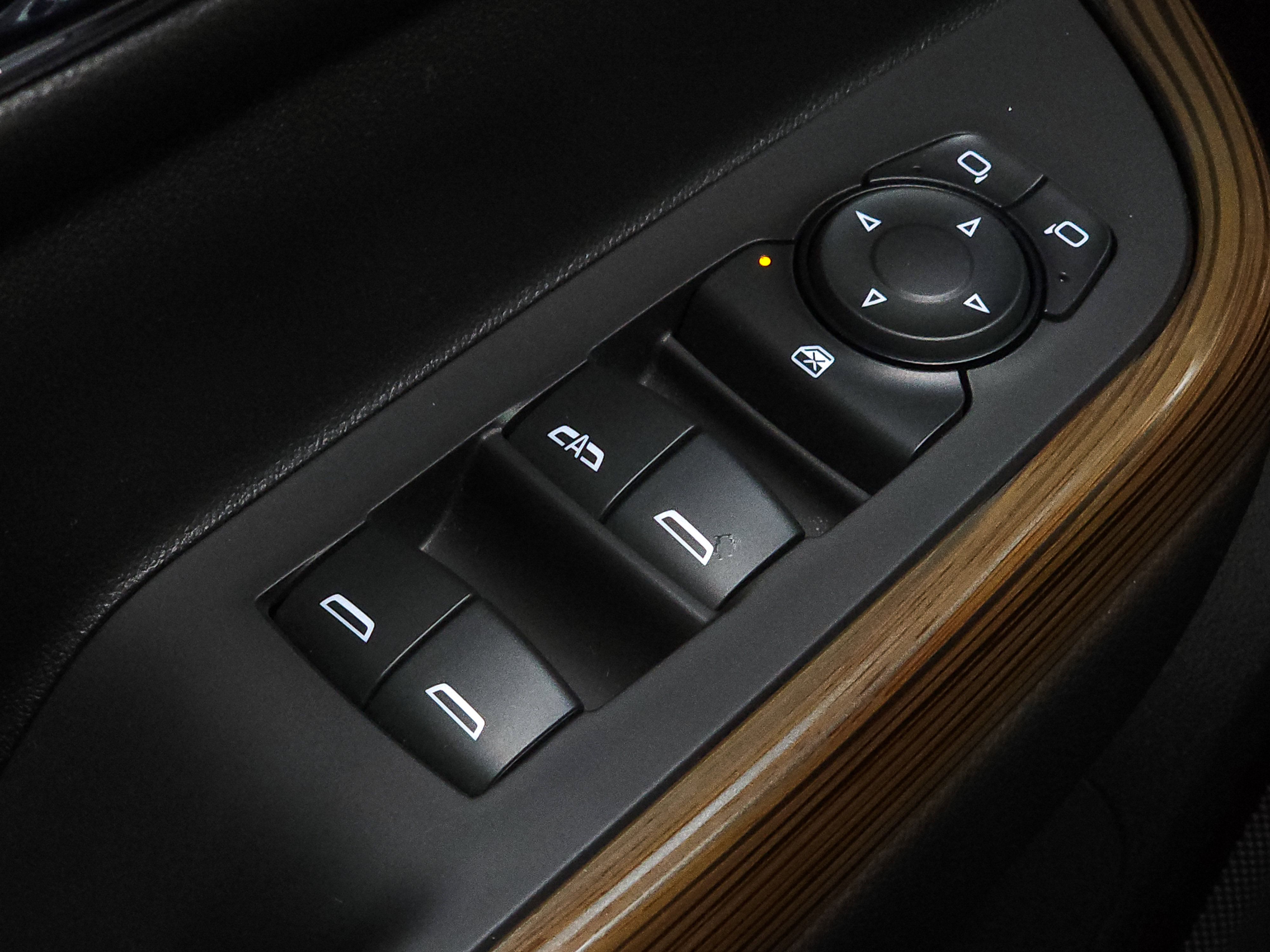 Used 2020 GMC Acadia SLE image 16