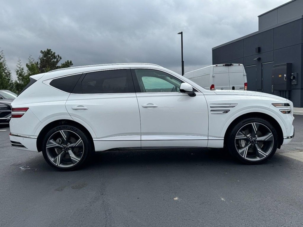 Certified 2025 Genesis GV80 2.5T Prestige image 2