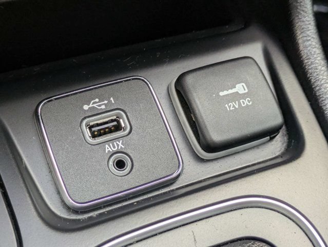 Used 2020 Jeep Cherokee Latitude Plus FWD image 22