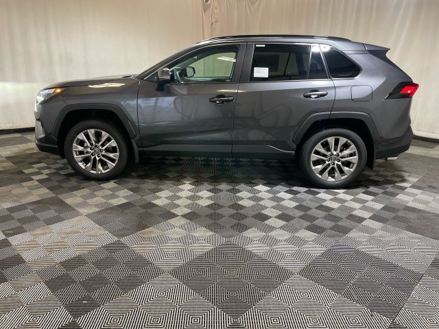 Used 2025 Toyota RAV4 XLE Premium w/ Weather Package AWD/4WD image 5