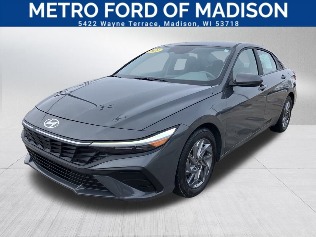 Used 2024 Hyundai Elantra SEL image 4