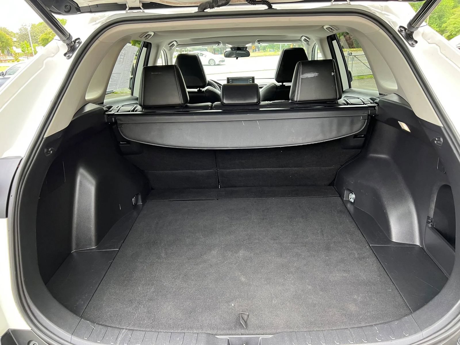 Used 2022 Toyota RAV4 XLE Premium FWD image 10