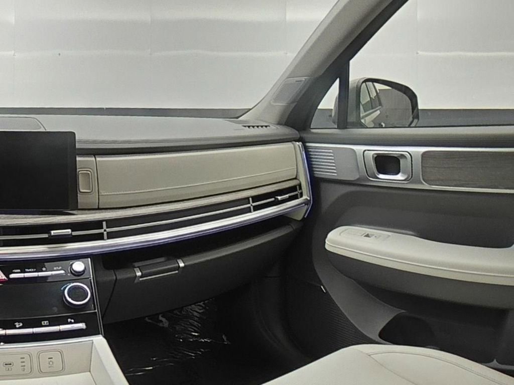 Used 2025 Hyundai Santa Fe Limited image 33