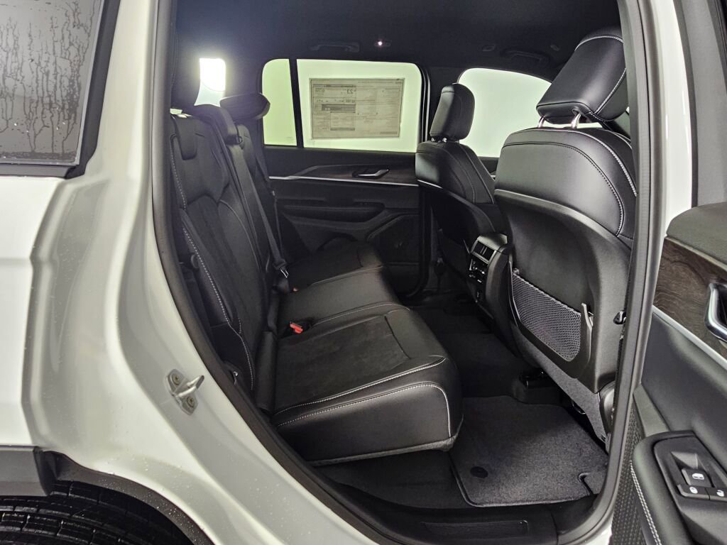 New 2026 Jeep Grand Cherokee Altitude image 36