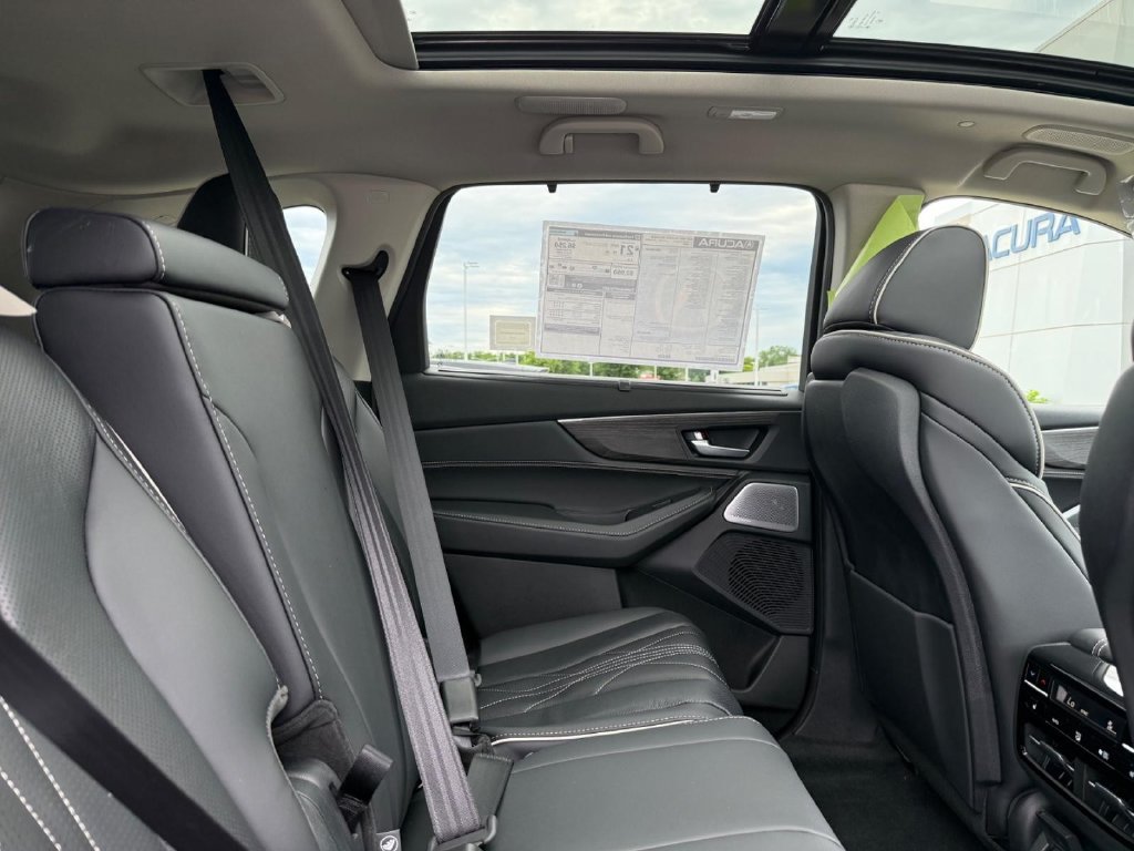 New 2026 Acura MDX w/ Advance Package AWD/4WD image 5