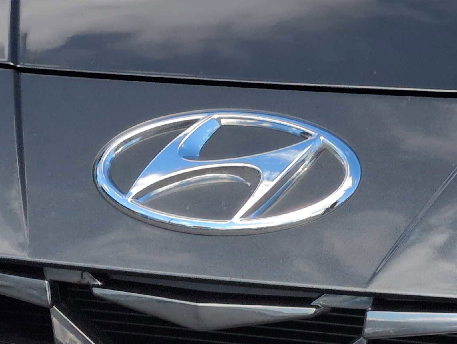 Used 2023 Hyundai Elantra Limited image 12